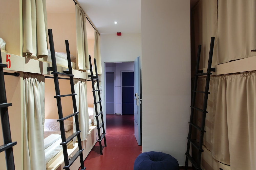 Maverick City Lodge Hostel 24/60