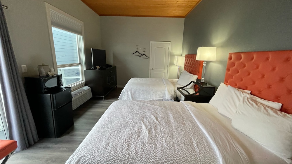 Tides Inn Suites 26/75