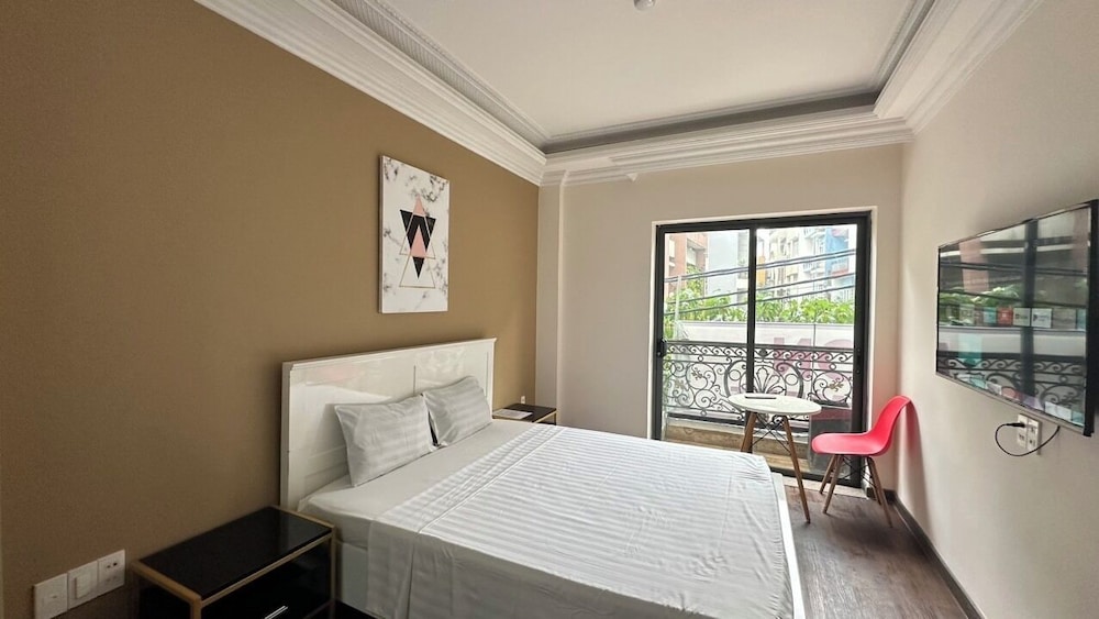 The Passion Hotel Airport - 5 minutes to Tan Son Nhat 12/50