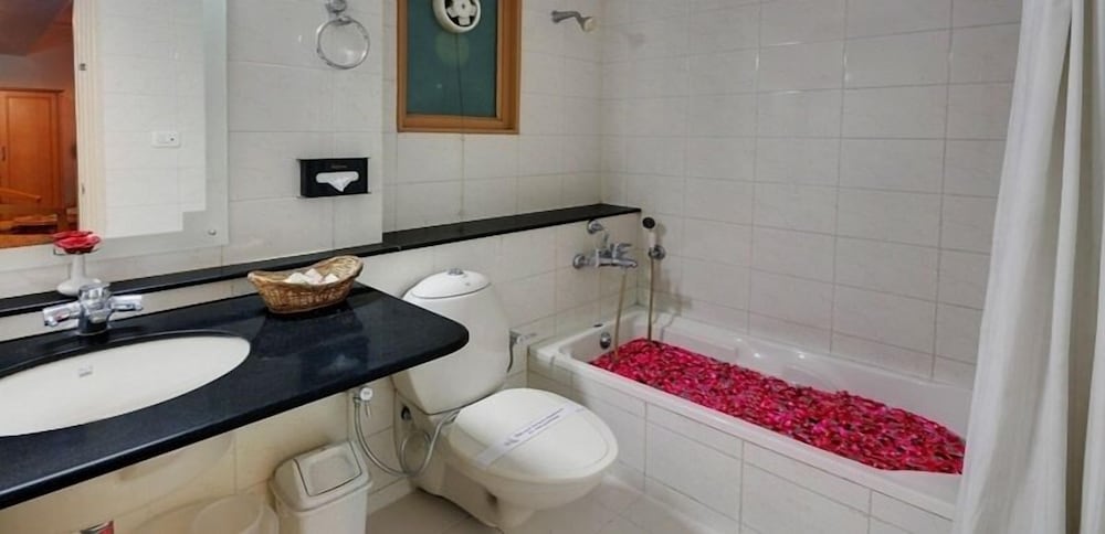Hotel Kanchandeep 36/38