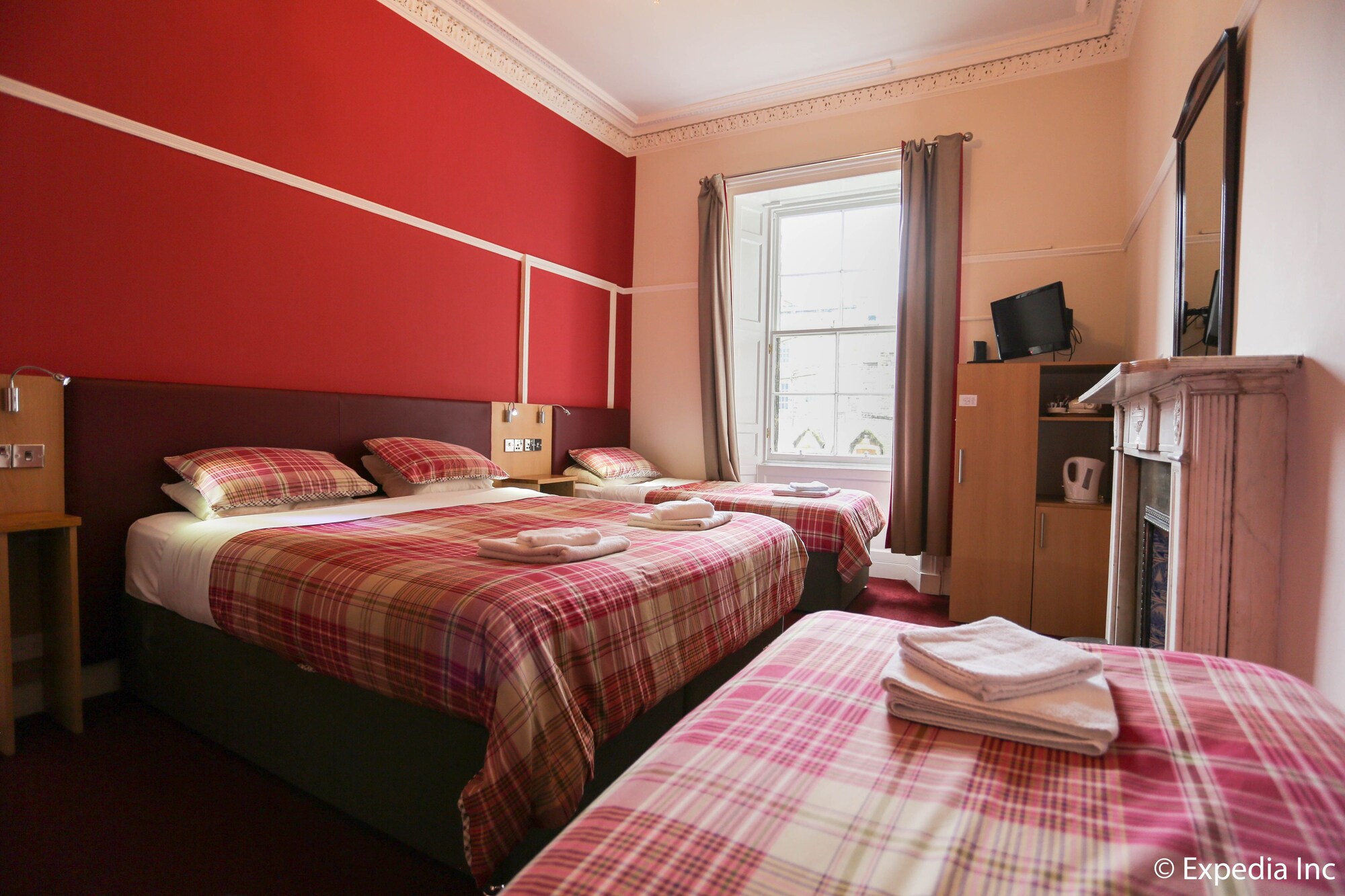 غرفة كومفورت رباعية بسرير كوين وسريرين منفصلين، Regent House Hotel 3/6