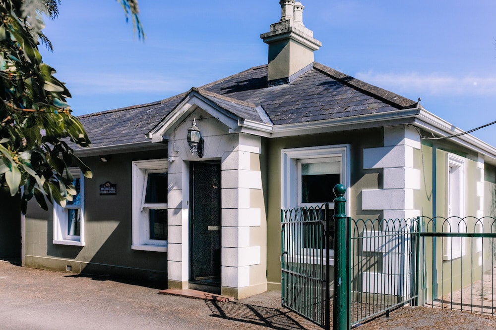 Brookhall Cottages 1/50