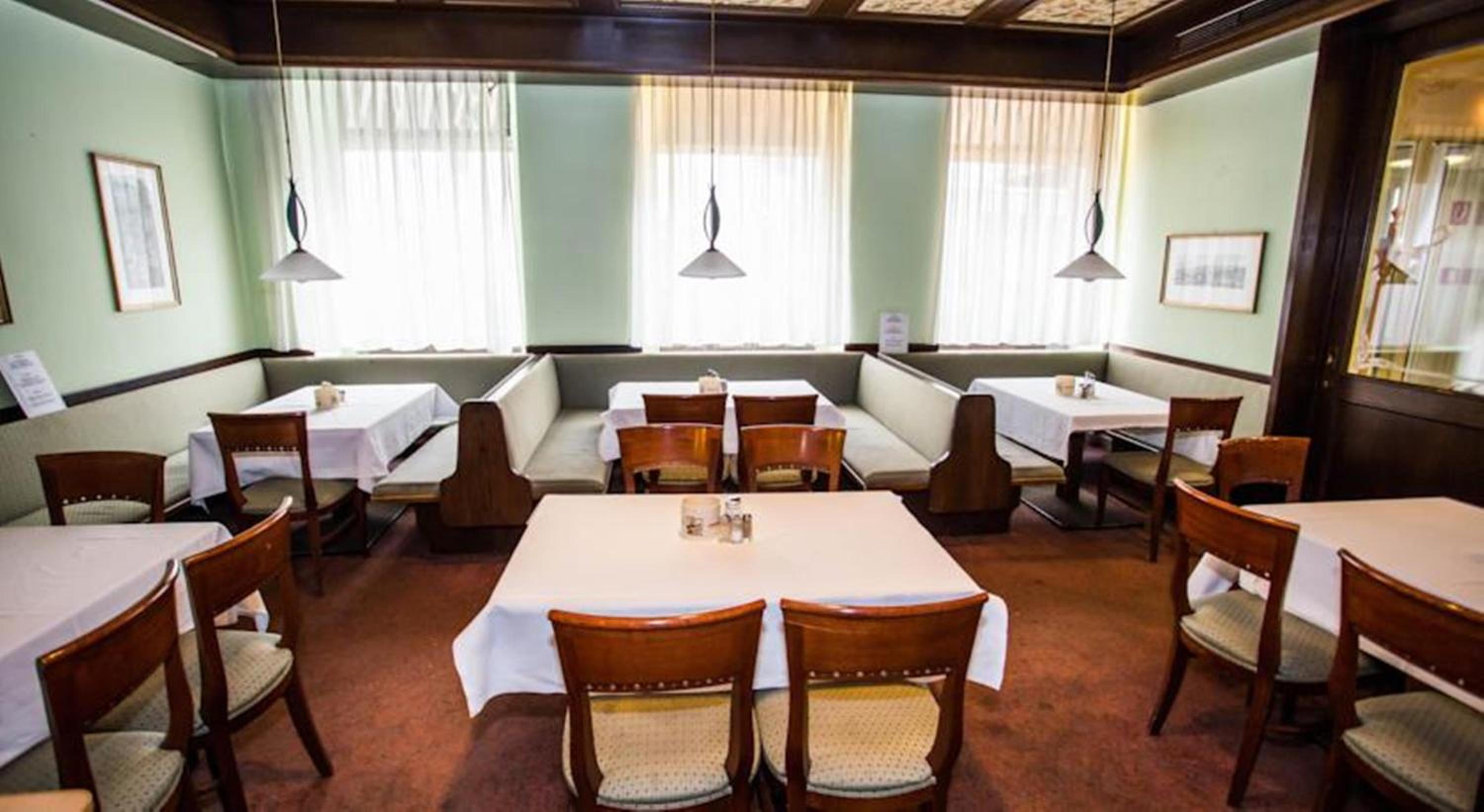 Hadrigan Hotel 62/69