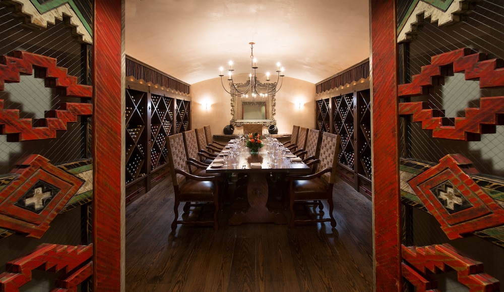 Rosewood Inn of the Anasazi 68/75