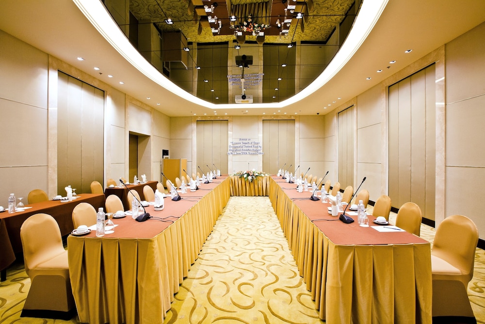 Royal Princess Larn Luang Bangkok Hotel 48/69