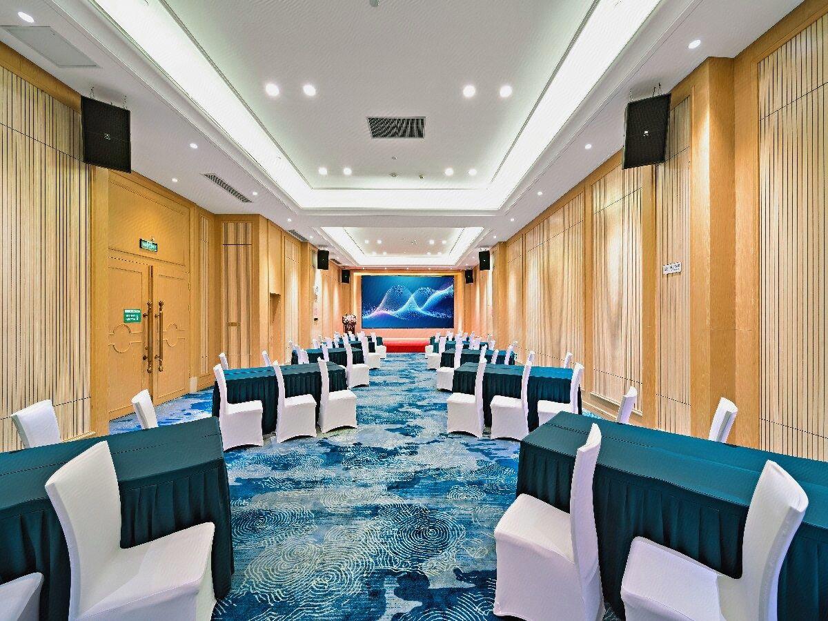 Vienna International Hotel (South Gate of Shenzhen International Convention and Exhibition Center) 36/39