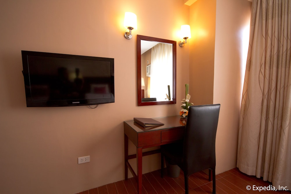Allure Hotel And Suites 45/55