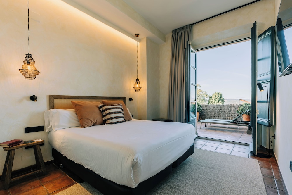 Boutique, Queen Bed, Terrace