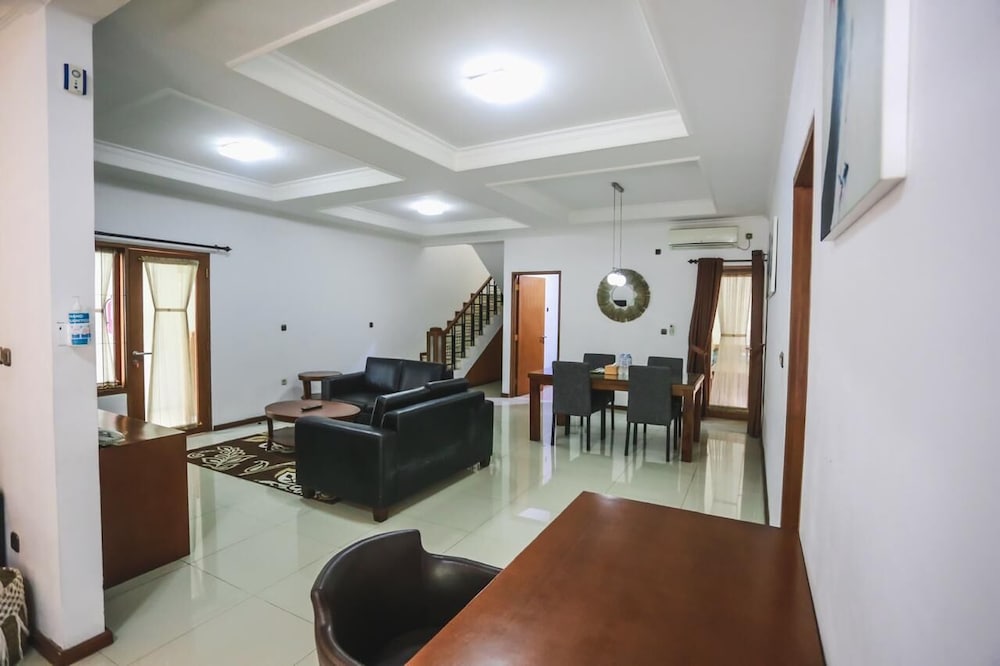 KULDESAK VILLAS BANDUNG 52/74