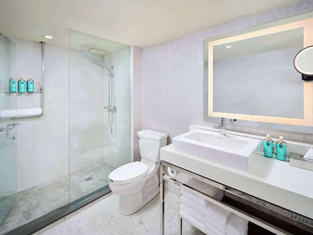 Novotel Toronto Vaughan 64/65