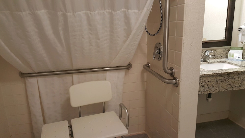 Americinn By Wyndham Menominee 15/40