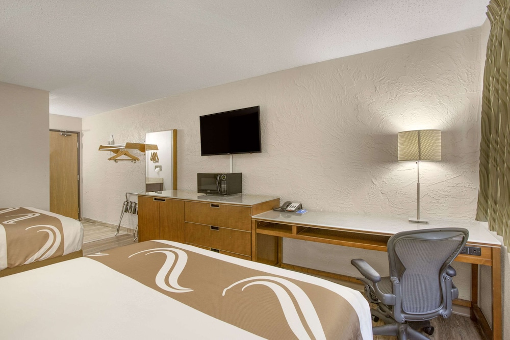 Rodeway Inn & Suites Grand Rapids Southeast 33/39