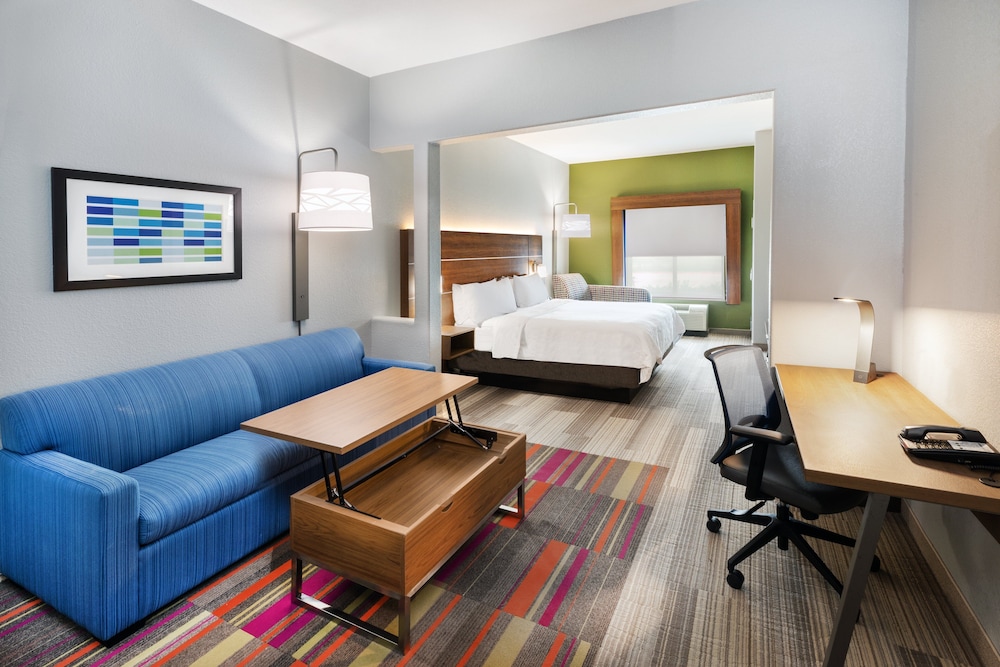 Holiday Inn Express Hotel Suites Hutto 50/72