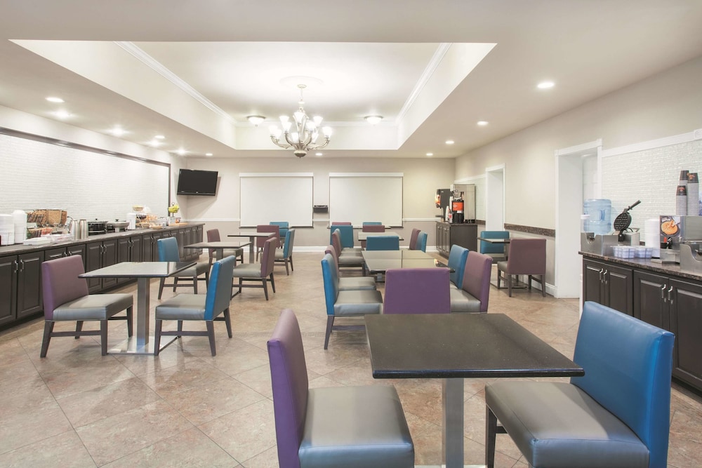 La Quinta Inn & Suites by Wyndham Fort Walton Beach 16/24
