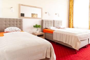 Room, Quintuple, 1 Double and 1 Single Bed, Sofa, Kitchen