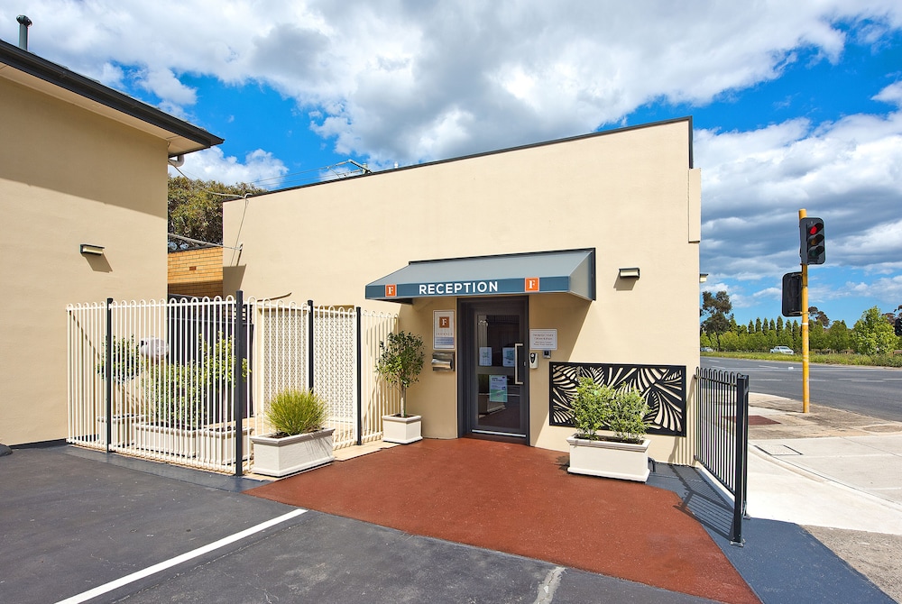 Fawkner Suites Serviced Apartments 54/64