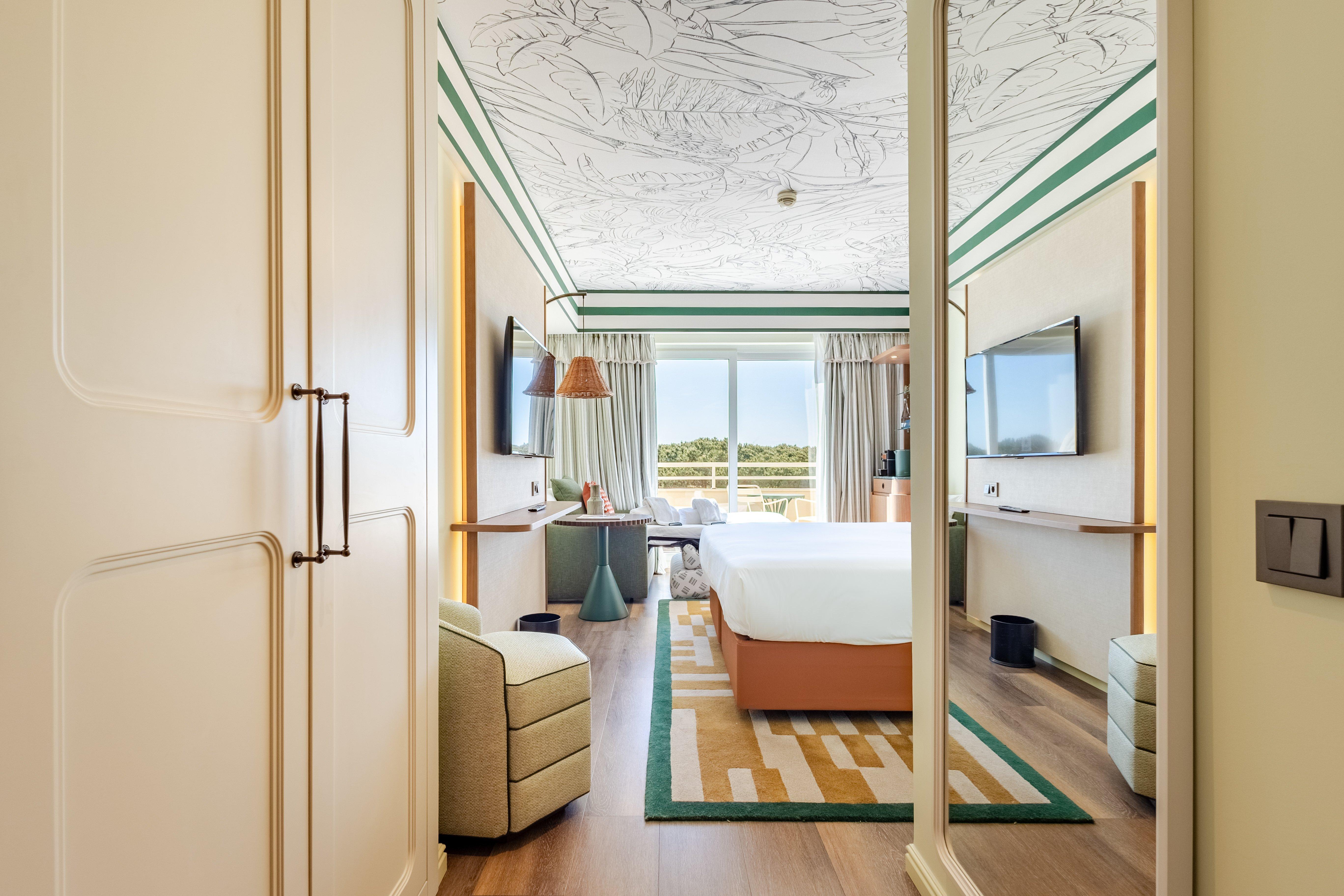 Essential, King Bed, Sofa، Onyria Quinta Da Marinha Hotel 3/3