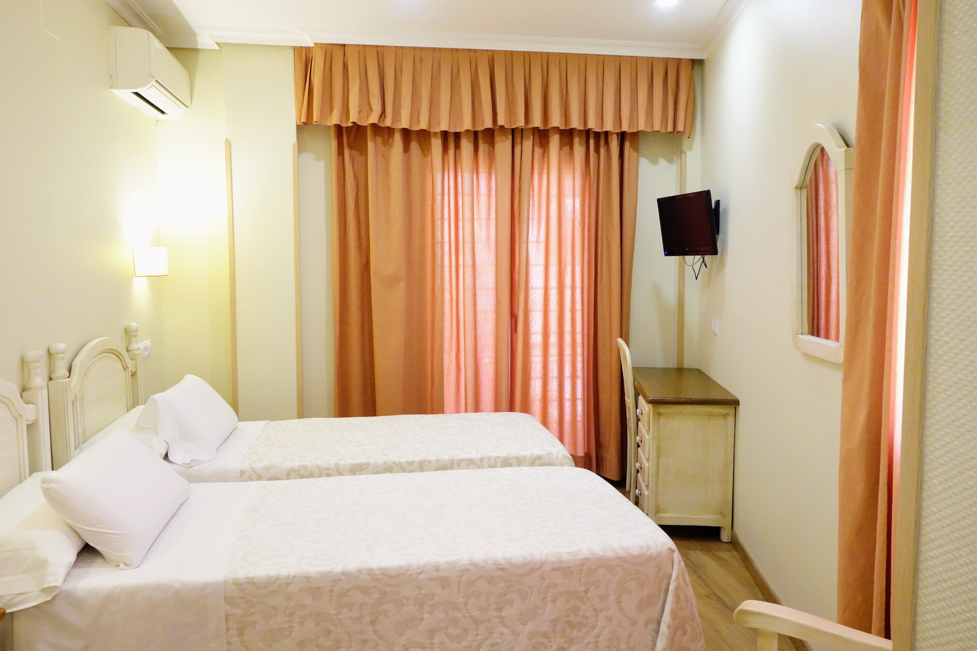 غرفة قياسية بسريرين منفصلين، Hostal Toledo 6/10
