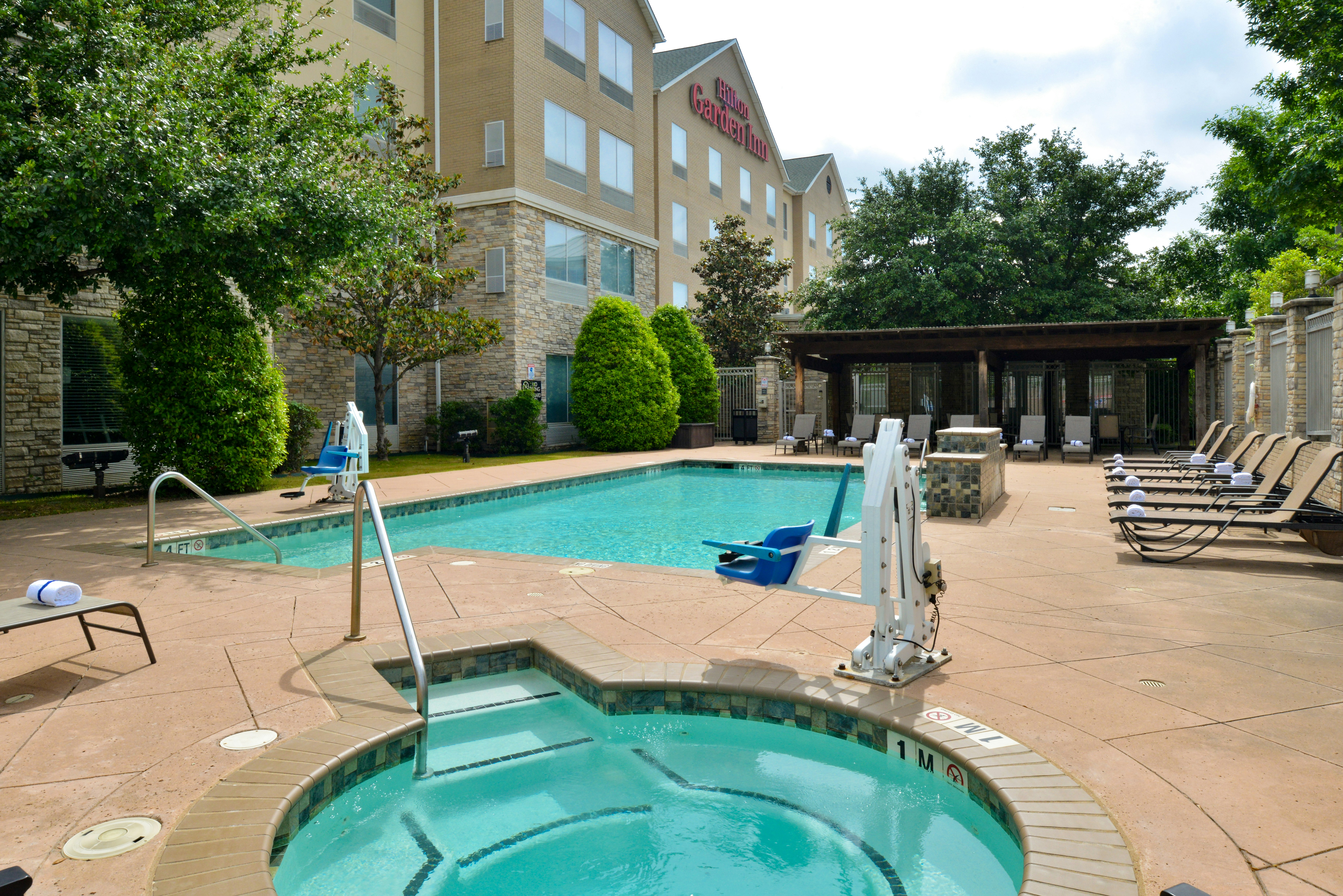 Hilton Garden Inn Denton 42/43