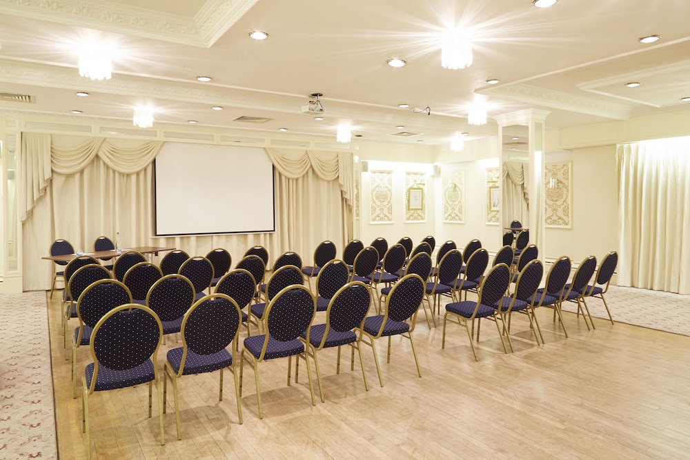 Tlh Carlton Hotel 35/50