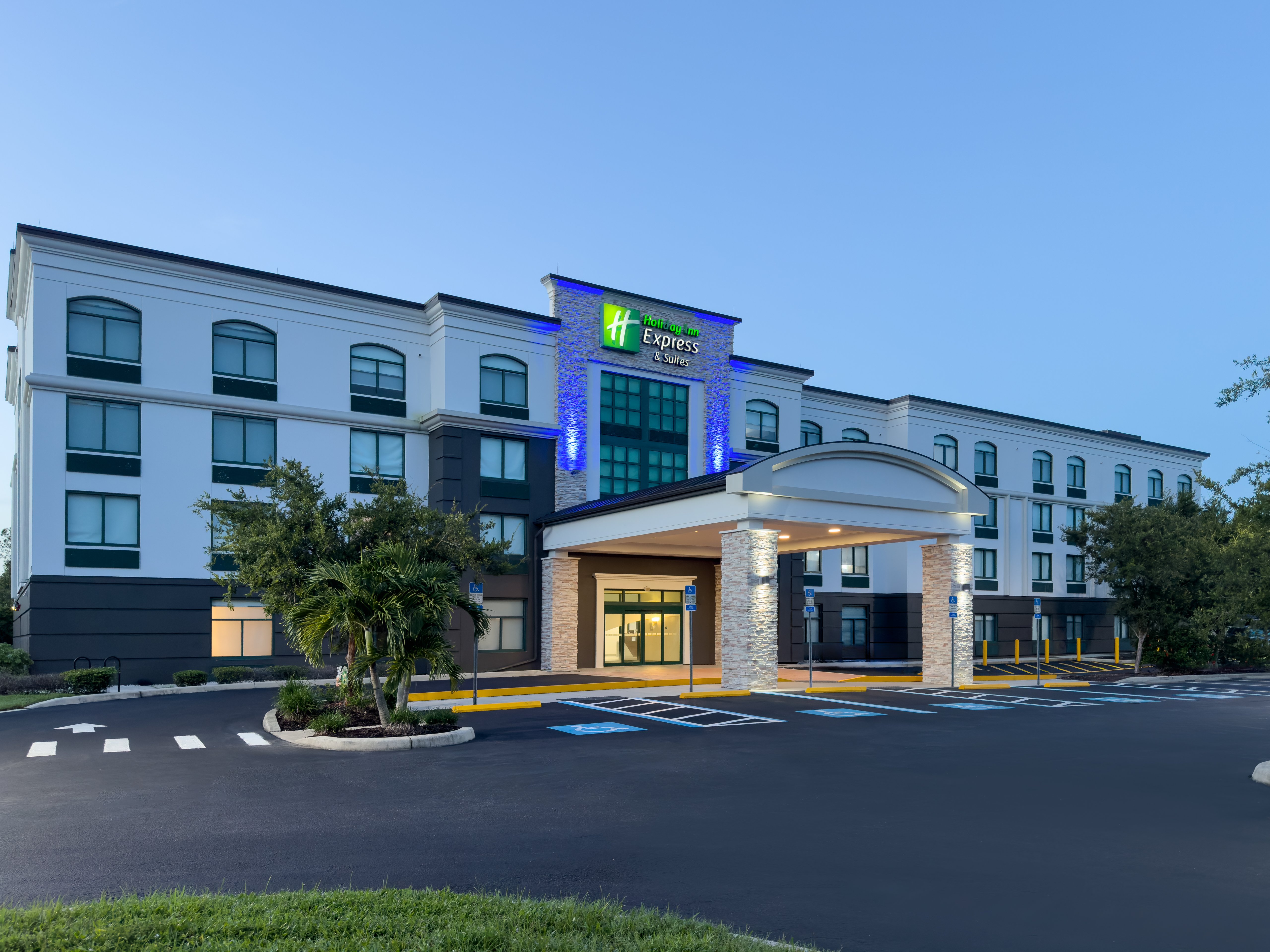 Holiday Inn Express & Suites Bradenton East-Lakewood Ranch 2/50