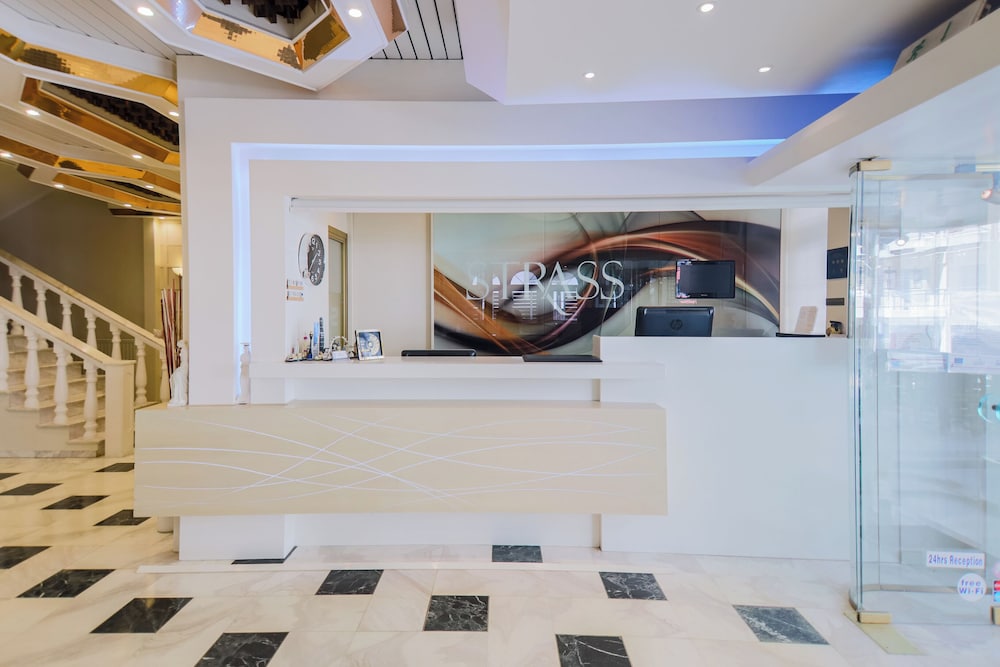 Strass Hotel 4/39