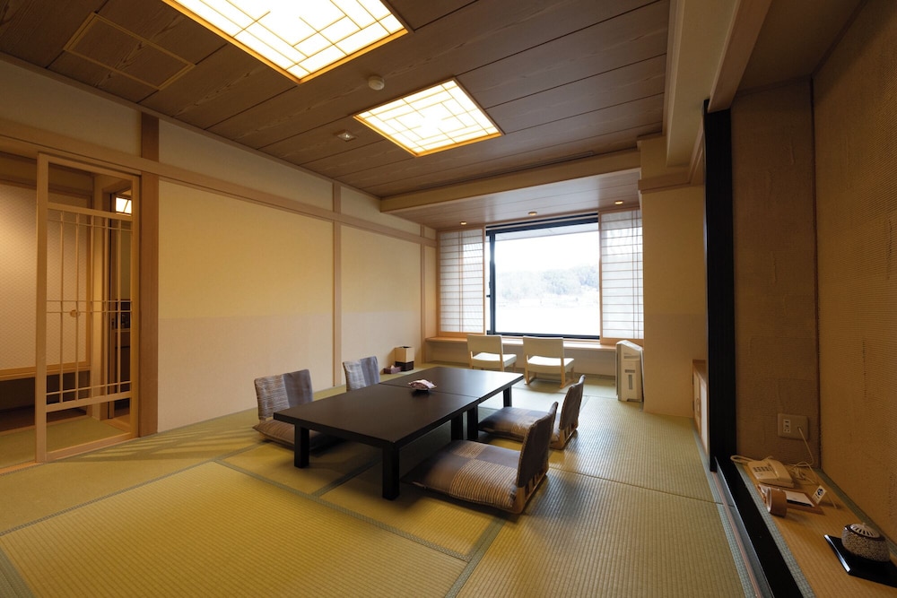 Japanese, Type F, Superior, 4 Futon Beds, Lake View