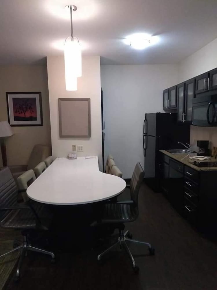 Candlewood Suites Houston Medical Center 56/72