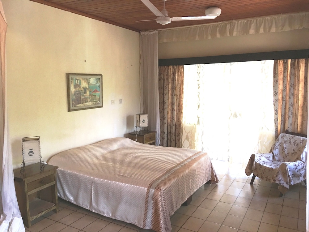 Tradewinds Lodge 12/48