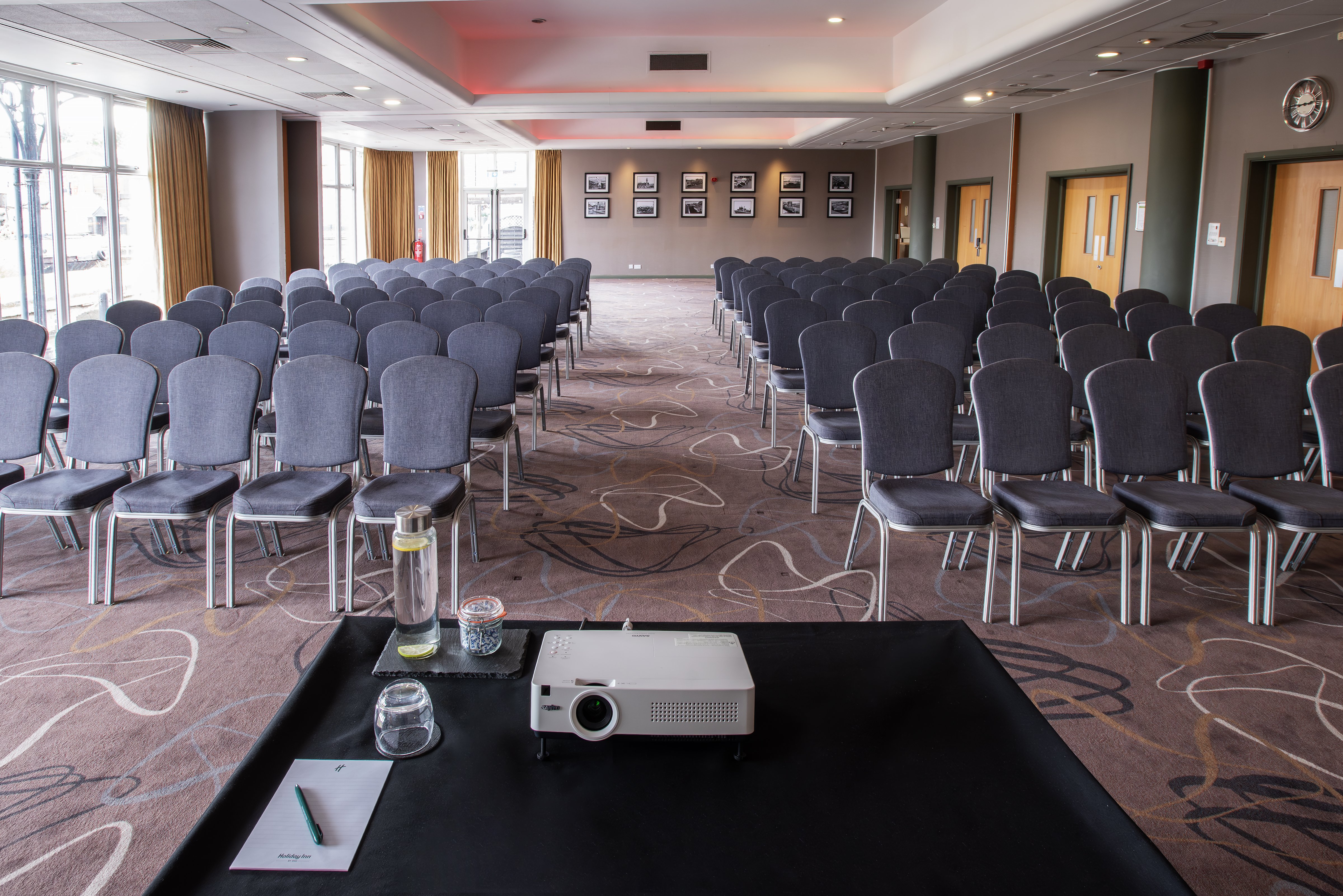 Holiday Inn Ellesmere Port Cheshire Oaks 36/48