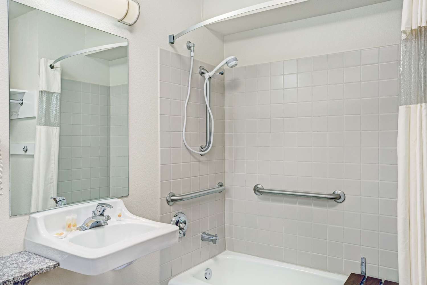 Days Inn and Suites by Wyndham Page Lake Powell 29/31