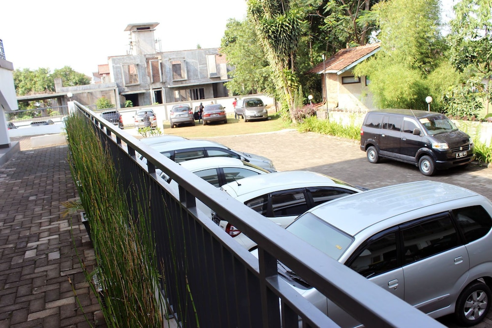 Super OYO Collection O 92277 Setra Priangan Guest House 31/39