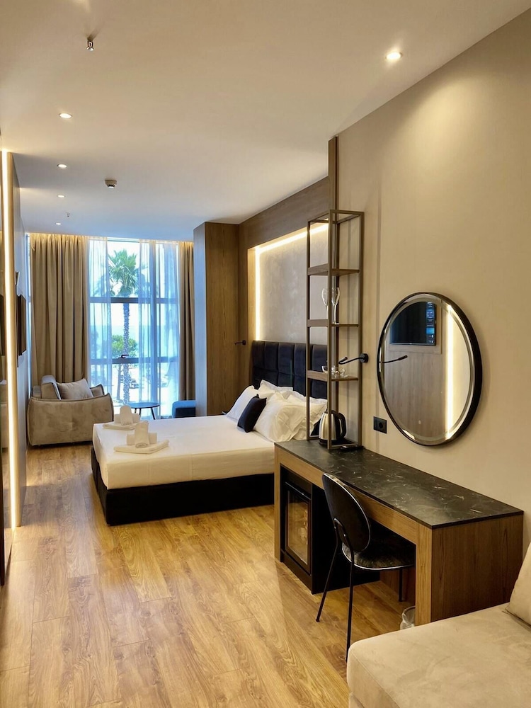 El Mar Hotel 23/61