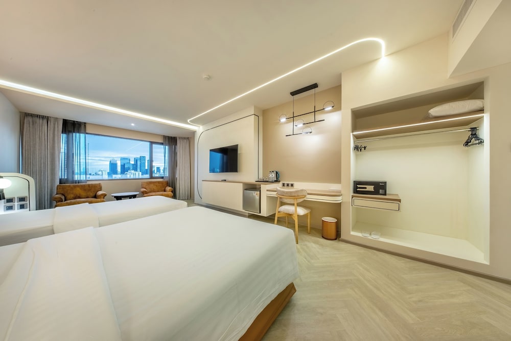 Triple Deluxe Premier Room