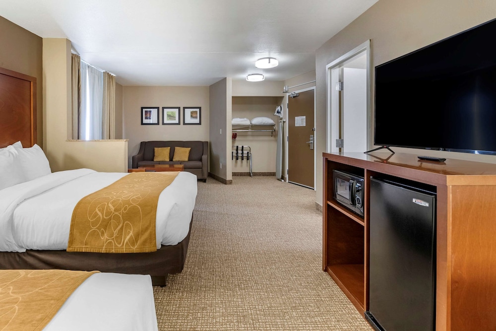 Comfort Suites Coralville 16/37