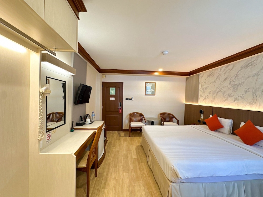 Sakol Hotel 33/65
