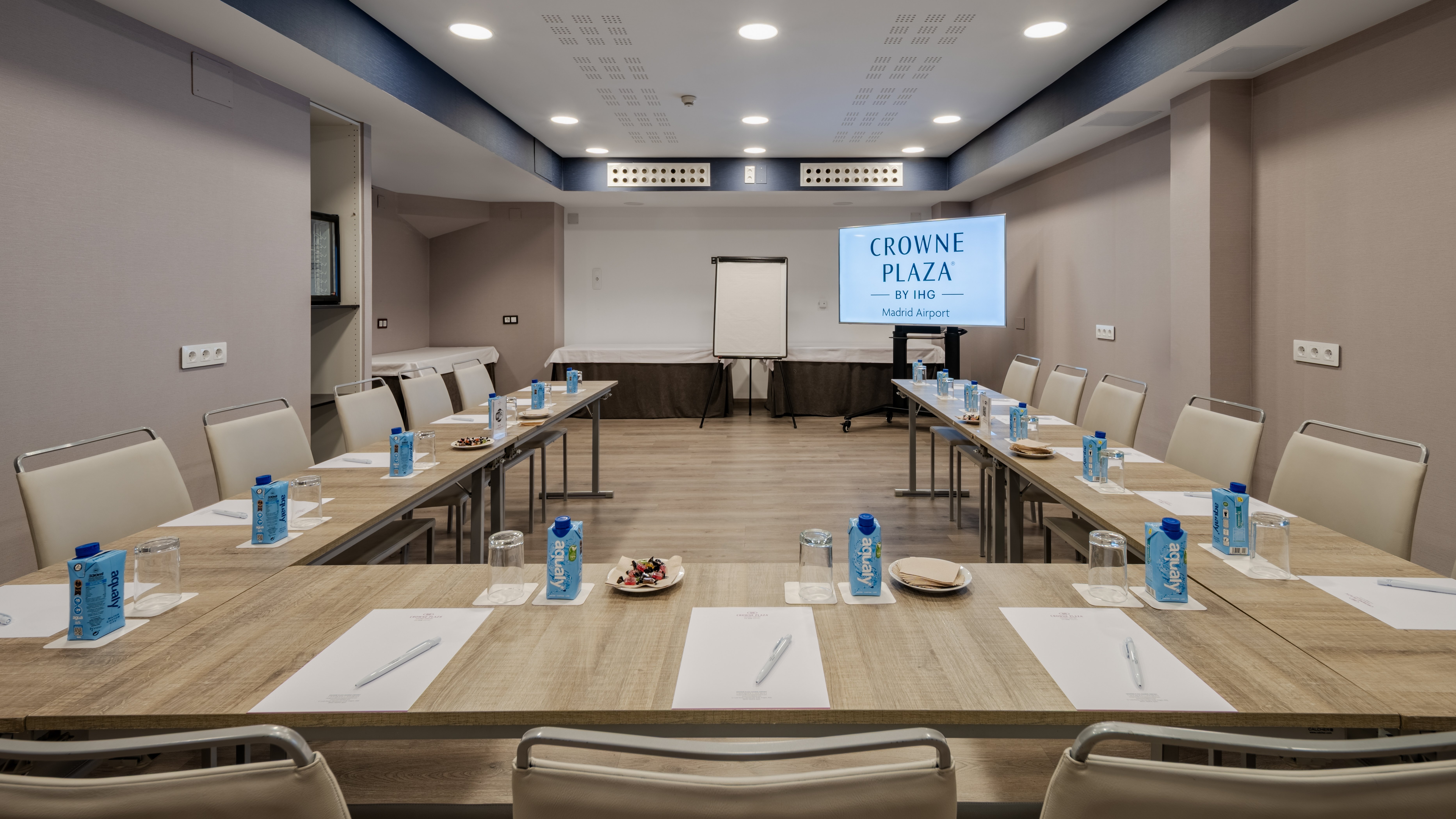 Crowne Plaza Madrid Airport Hotel 61/76
