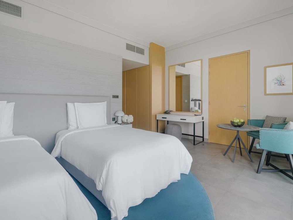 SUPERIOR, TWIN BEDS, SEA VIEW