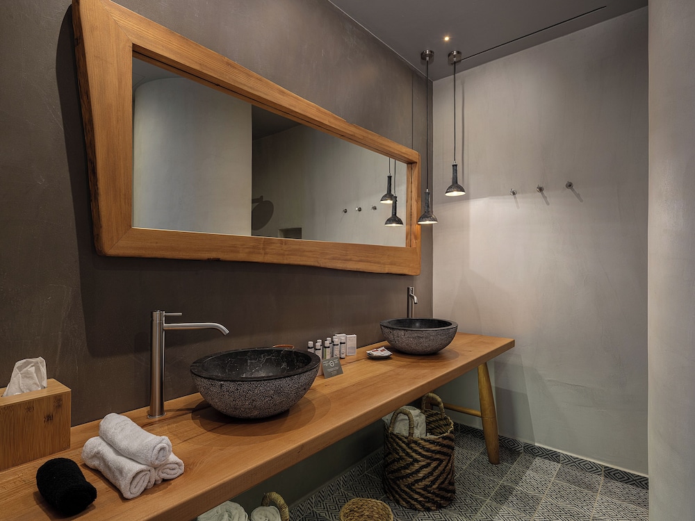 The Theodore Boutique Hotel 38/50