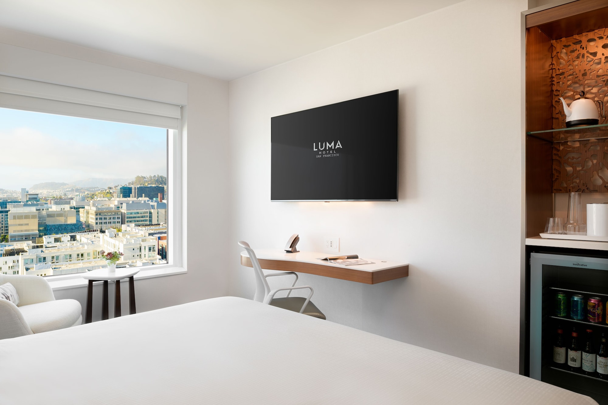 PREMIER, KING BED, HIGH FLOOR, ACCESSIBLE