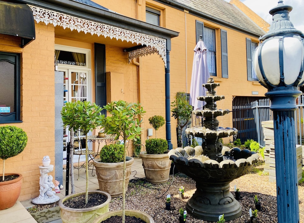 The Mews Motel 5/59