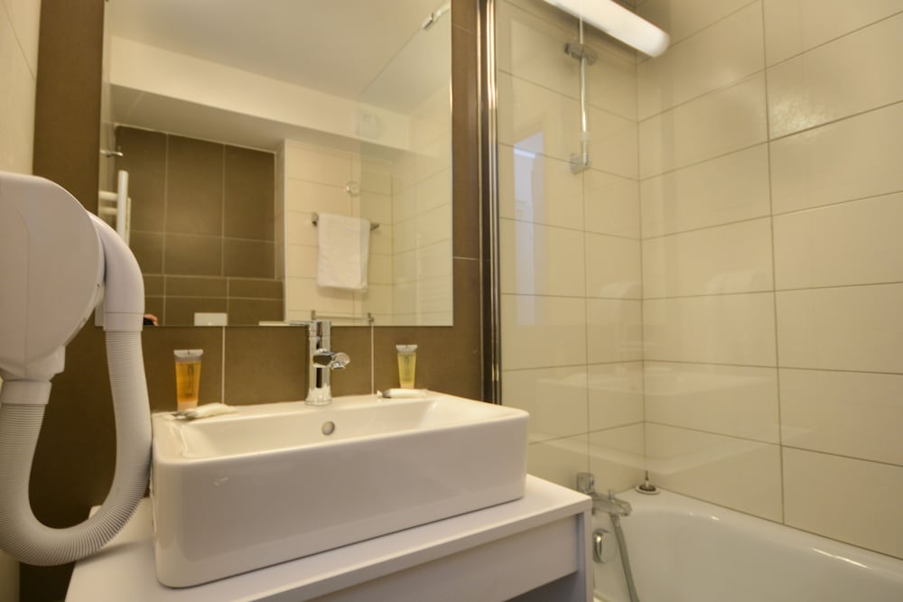 SOWELL RESIDENCES New Chastillon 12/76