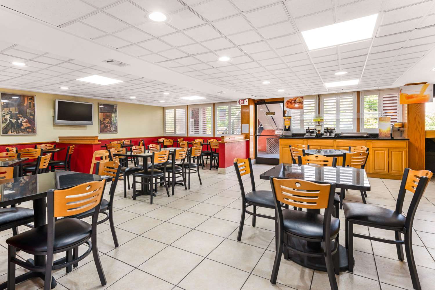 Quality Inn & Suites Orlando Airport 15/18