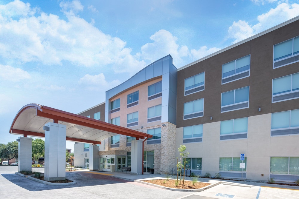 Holiday Inn Express and Suites Chico an IHG Hotel
