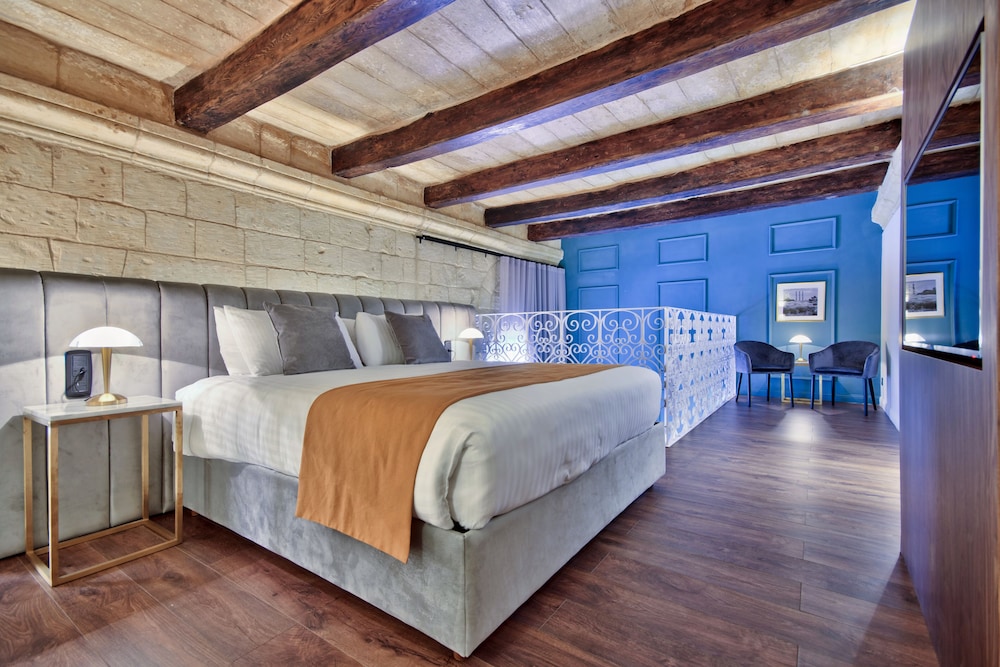 DUPLEX, DELUXE, SUITE, QUEEN BED