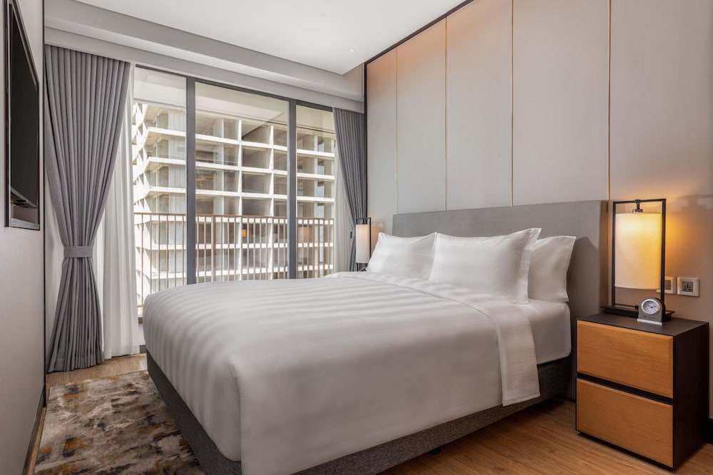 1 BEDROOM, DELUXE, FAMILY, SUITE, PARTIAL OCEAN VIEW, BALCONY