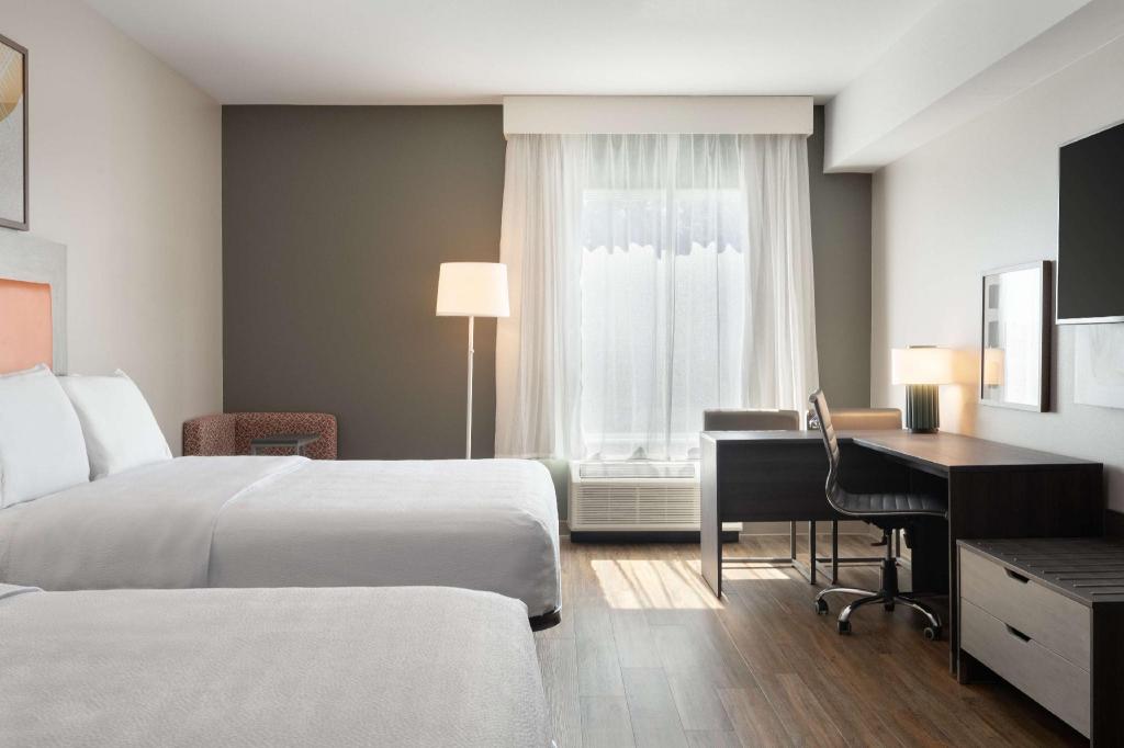 STUDIO, 2 QUEEN BEDS, ACCESSIBLE