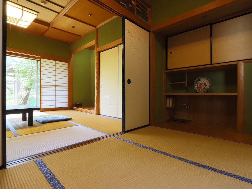 Karasawa Inn 4/63
