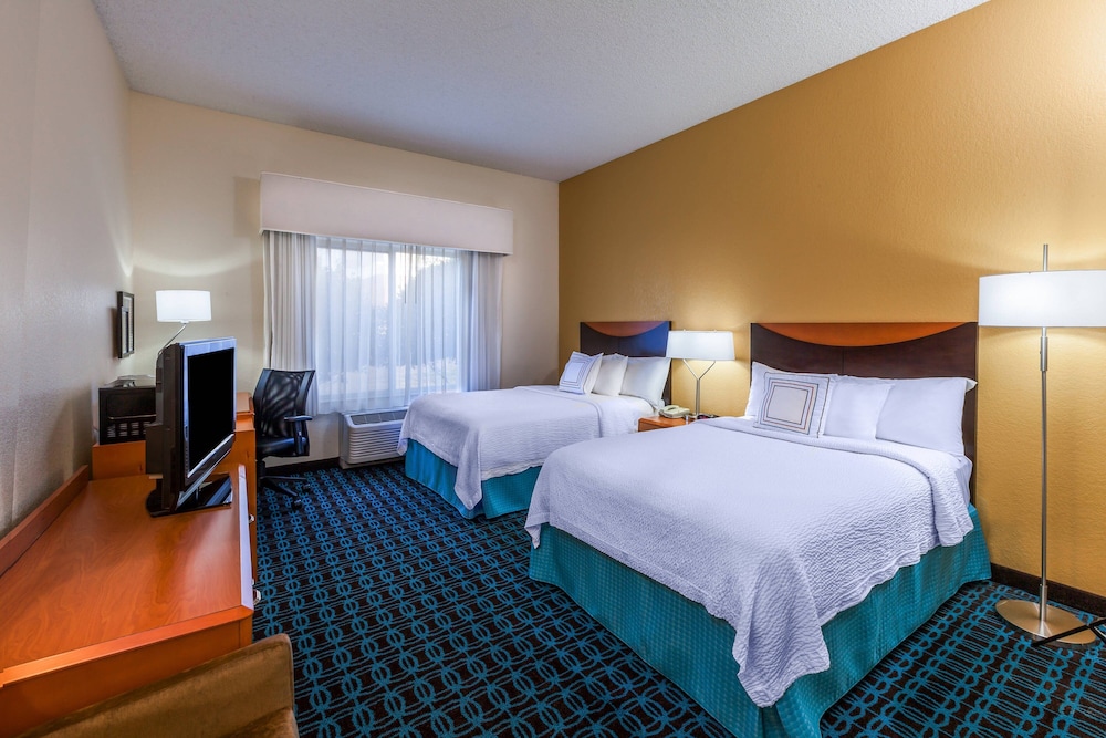 Fairfield Inn and Suites Rogers 17/56