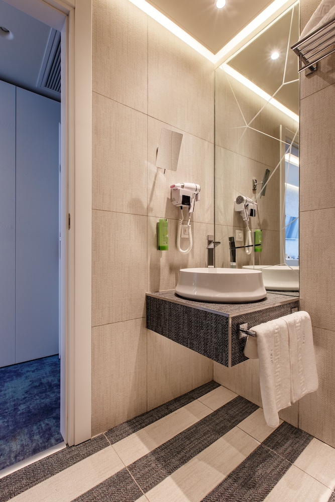 Hotel Opera Mamaia 34/70